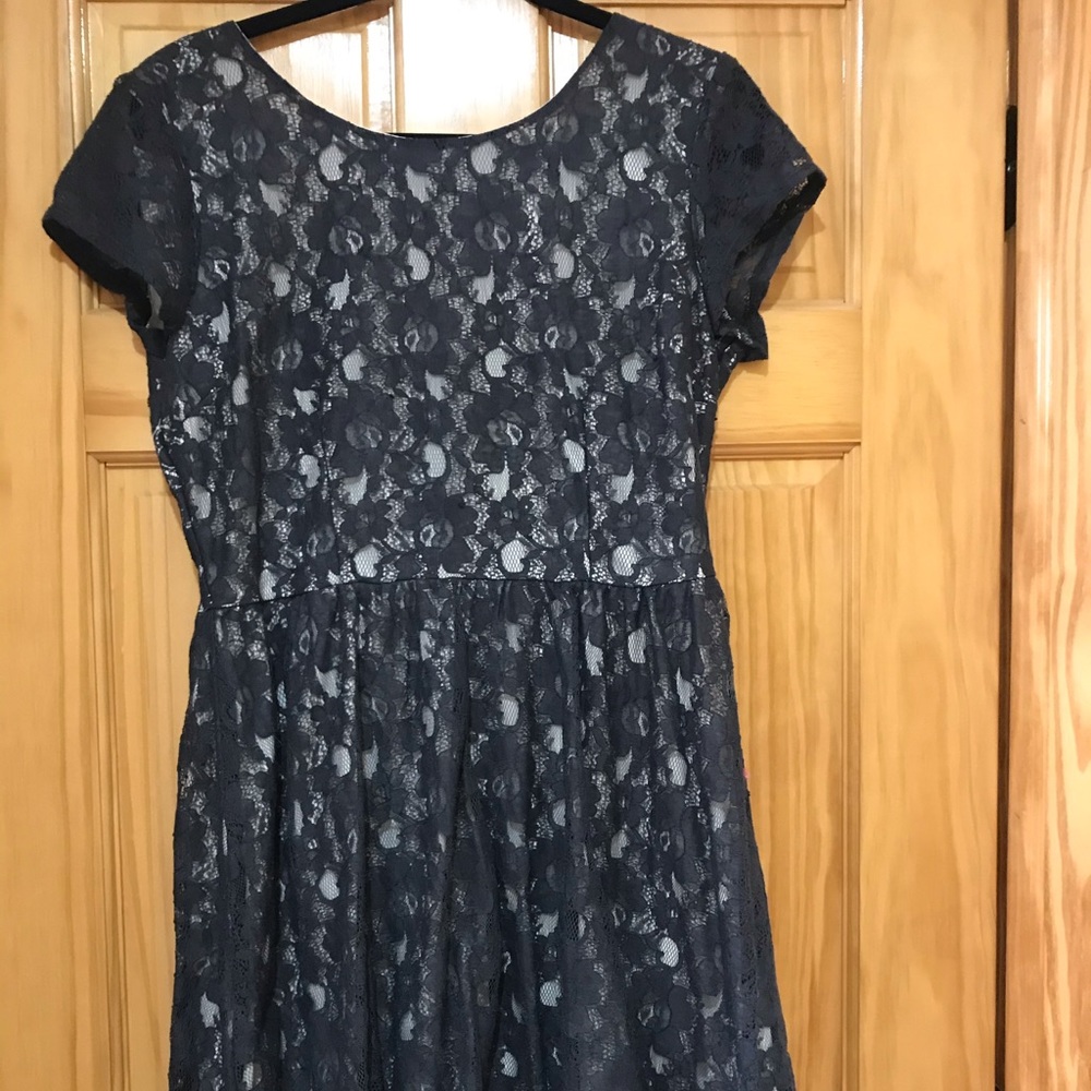 Eyeshadow large charcoal and white dress